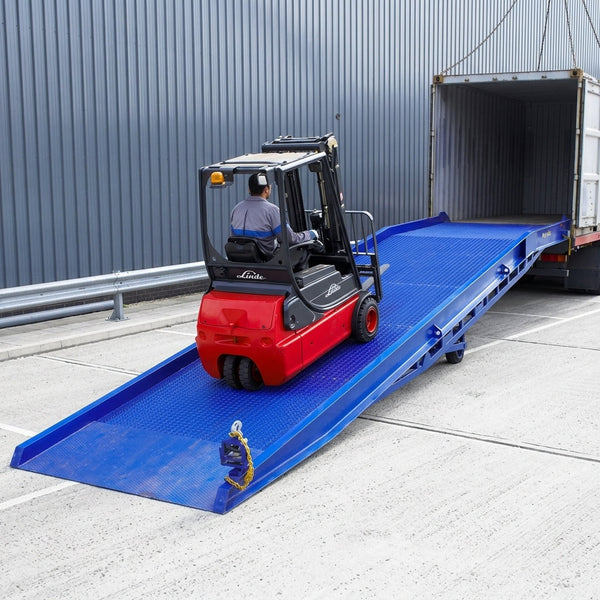 Yard Ramp with Hydraulic Assist and 7000kg Capacity